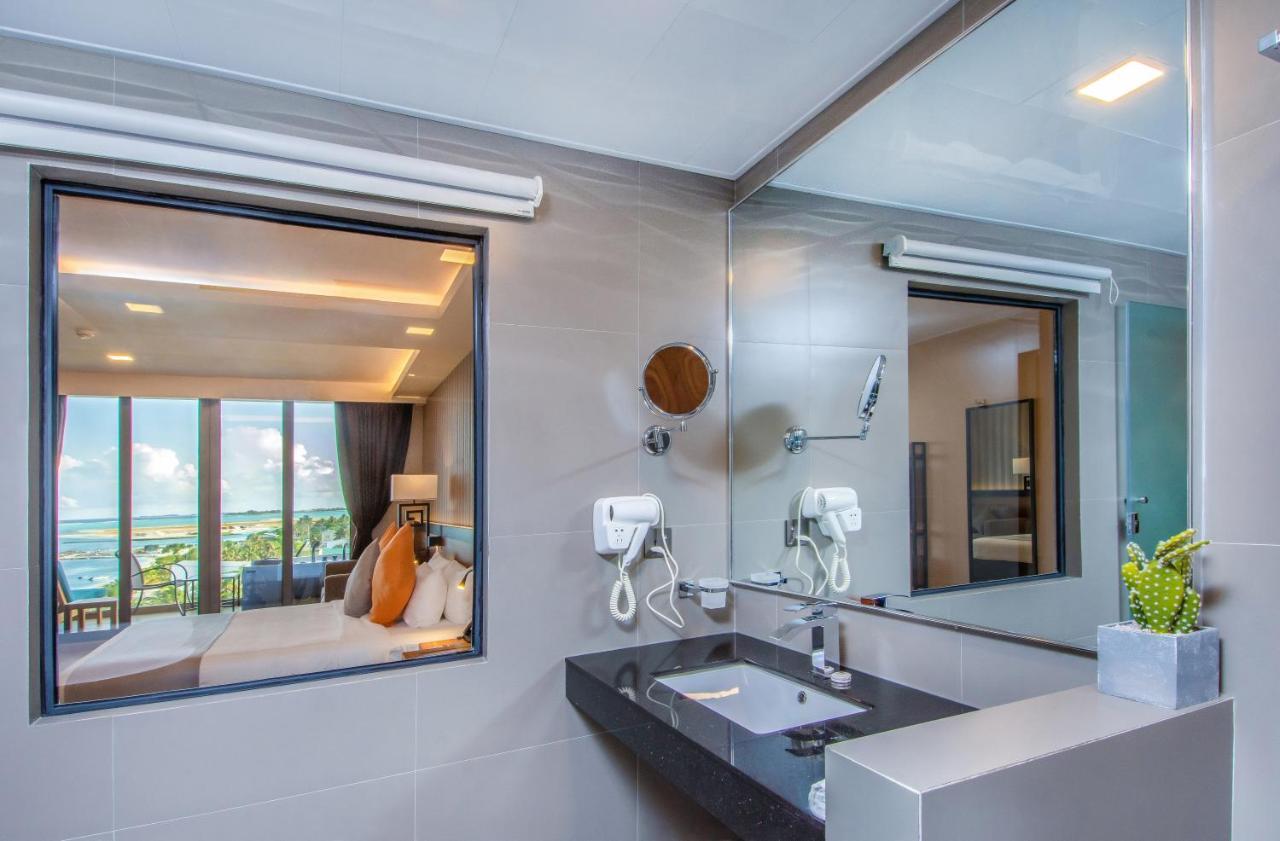 Triton Prestige Seaview And Spa Maafushi Exterior foto