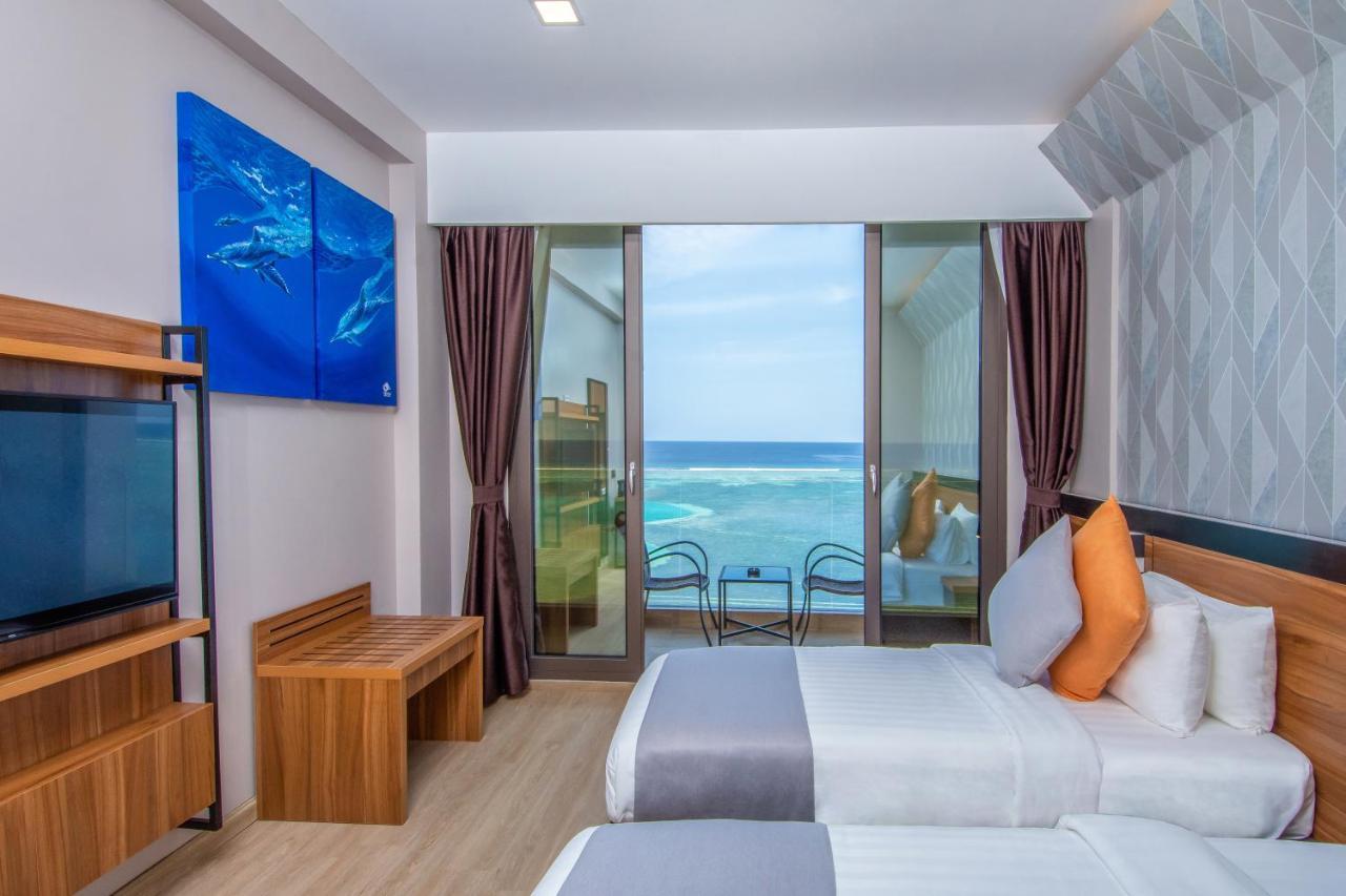Triton Prestige Seaview And Spa Maafushi Exterior foto